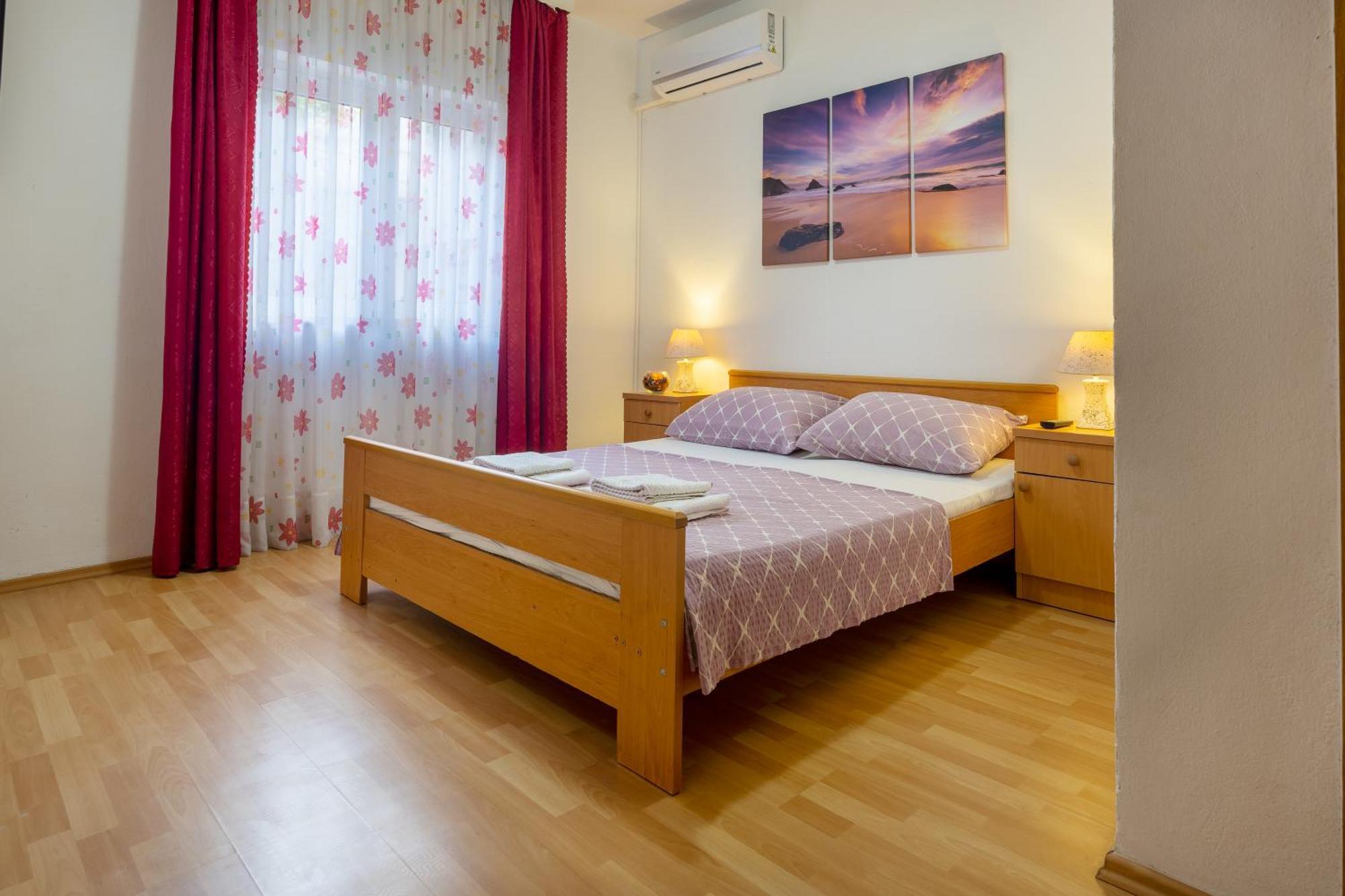 Apartments And Rooms Breeze 네움 외부 사진