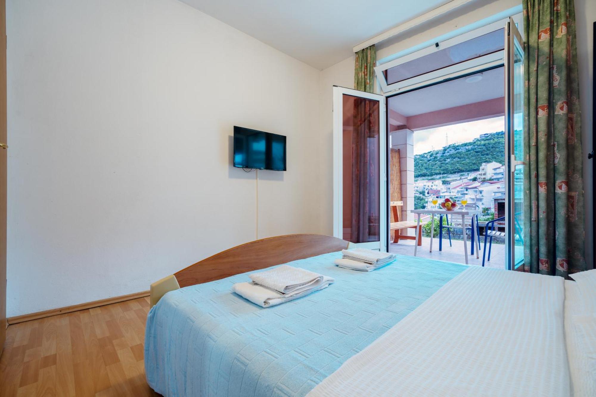 Apartments And Rooms Breeze 네움 외부 사진