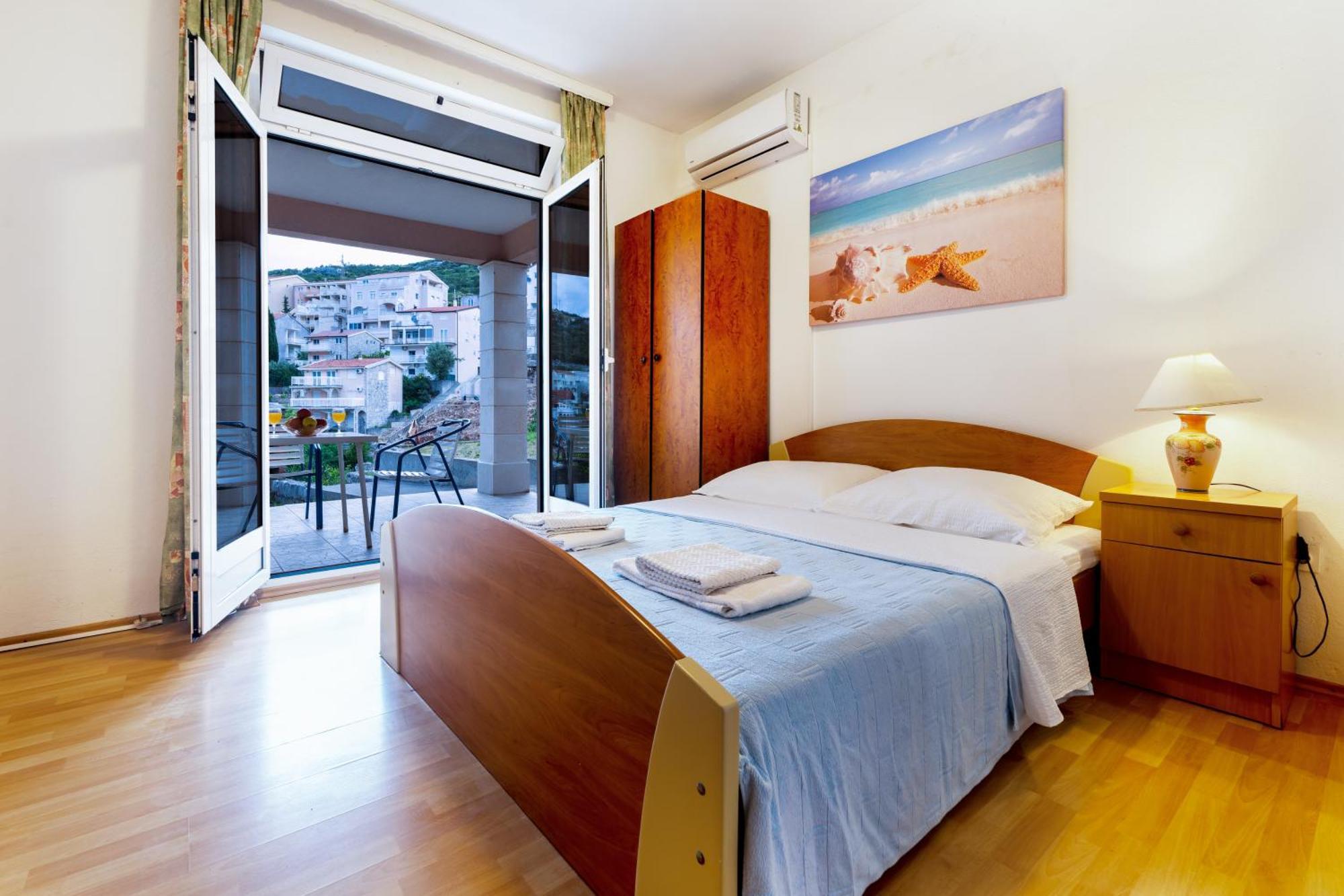 Apartments And Rooms Breeze 네움 외부 사진